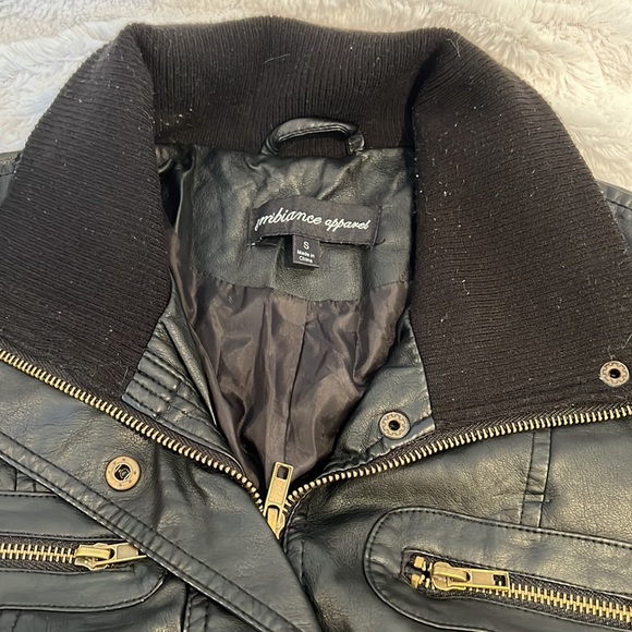 Faux leather bomber jacket size small - Picture 6 of 10